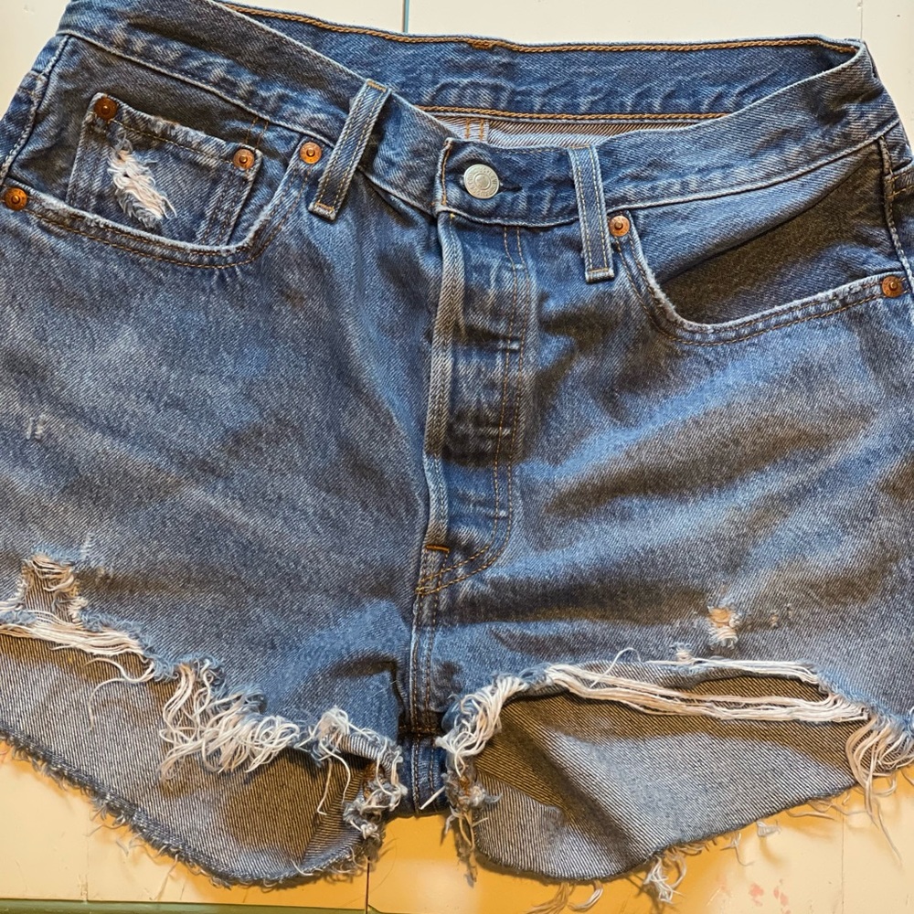 Levi’s 501 high rise frayed shorts W29